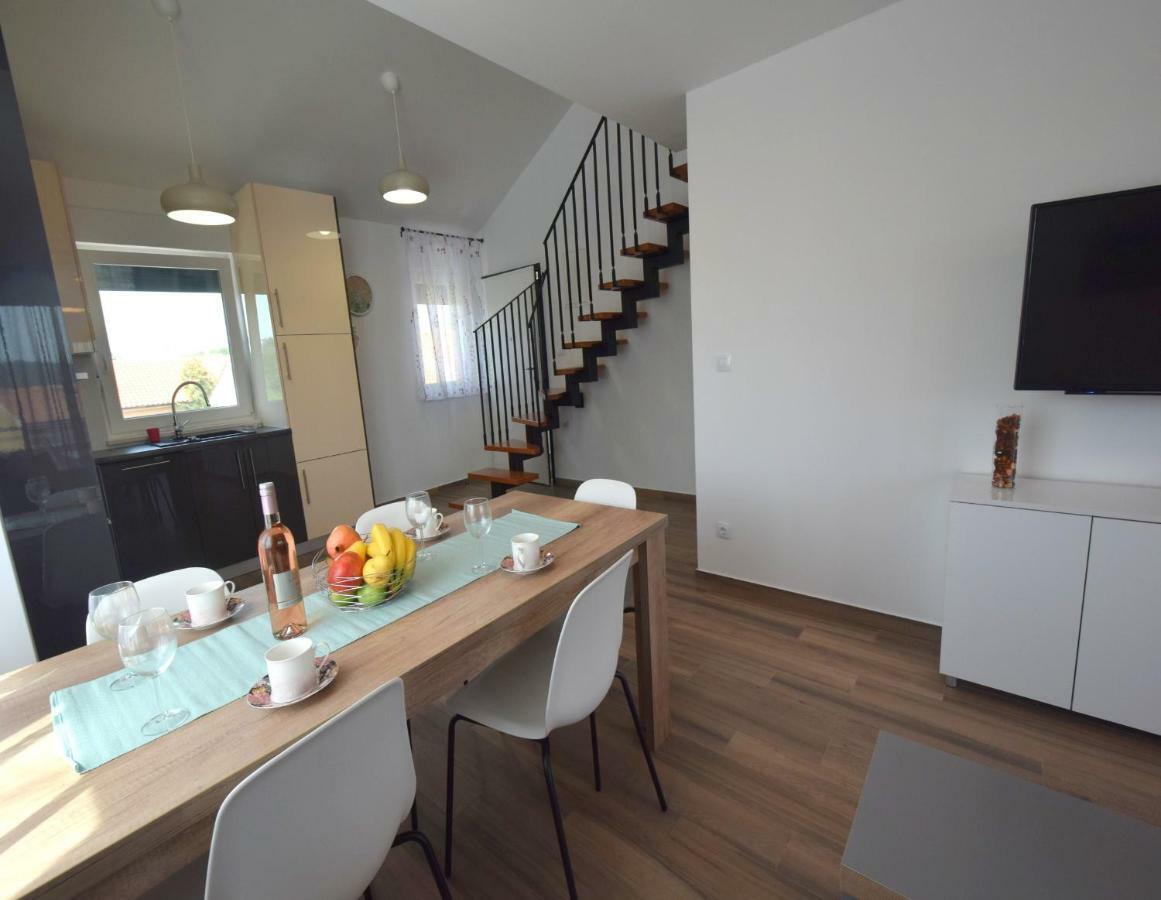 Apartments Medna Čižići Esterno foto
